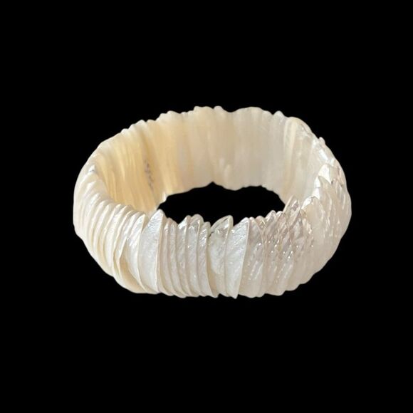 Vintage Mother Of Pearl Luster Shell Stretch Bracelet - Picture 3 of 4